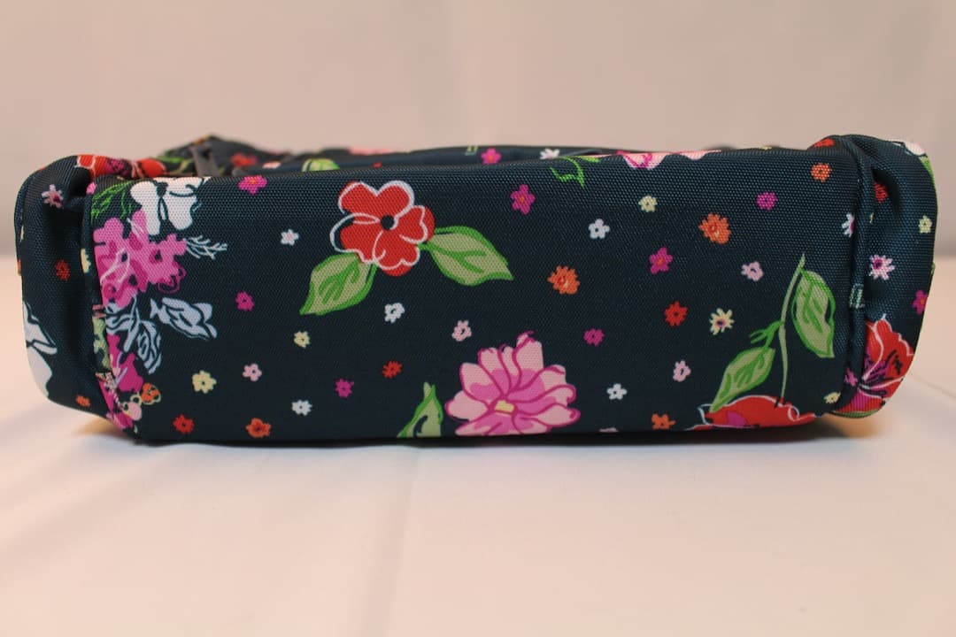 新品 VeraBradley ヴェラブラッドリー　ハンギングポーチ 花柄 ris